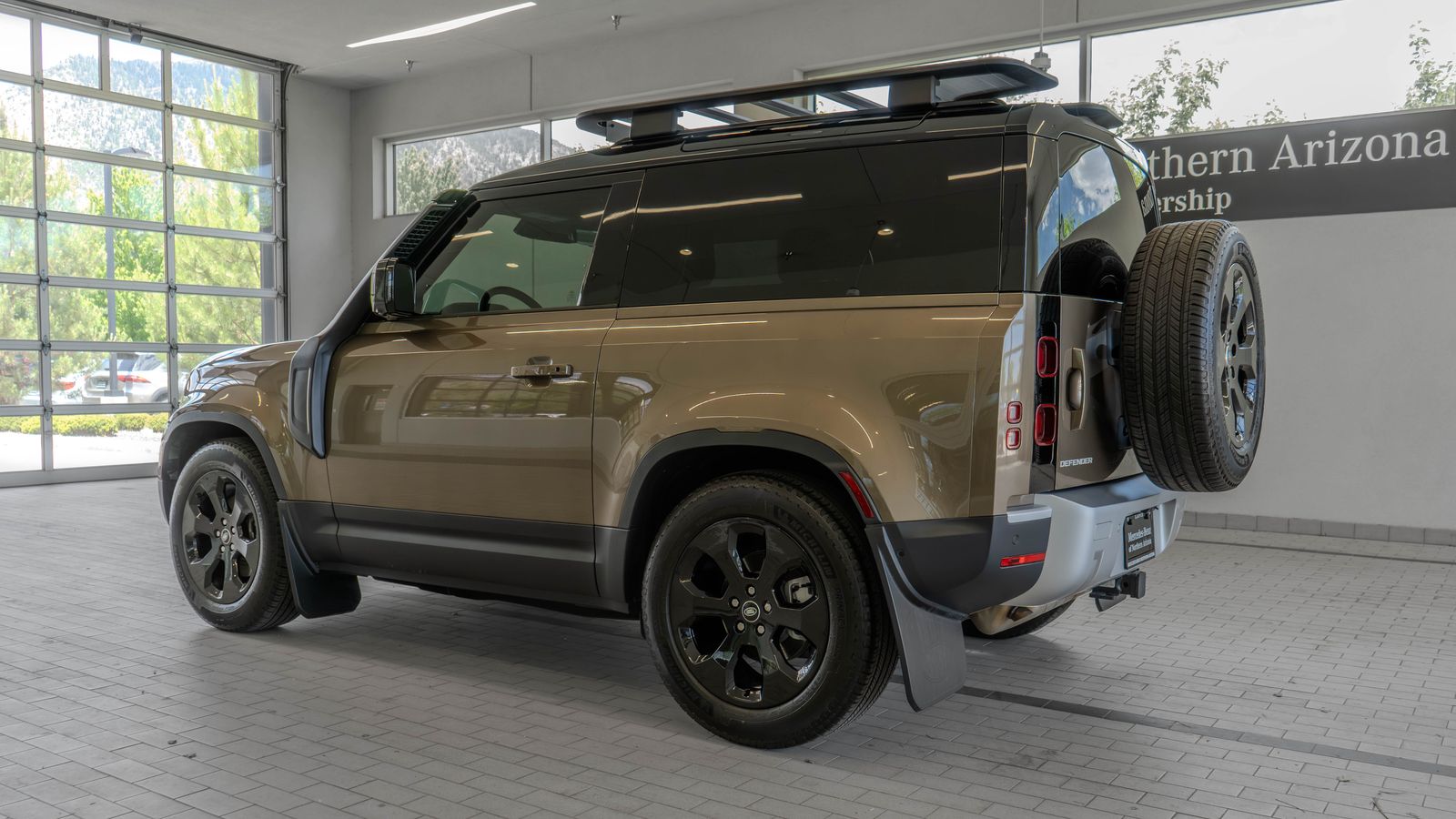 2025 Land Rover Defender 90 S — foto completa 13 de 33