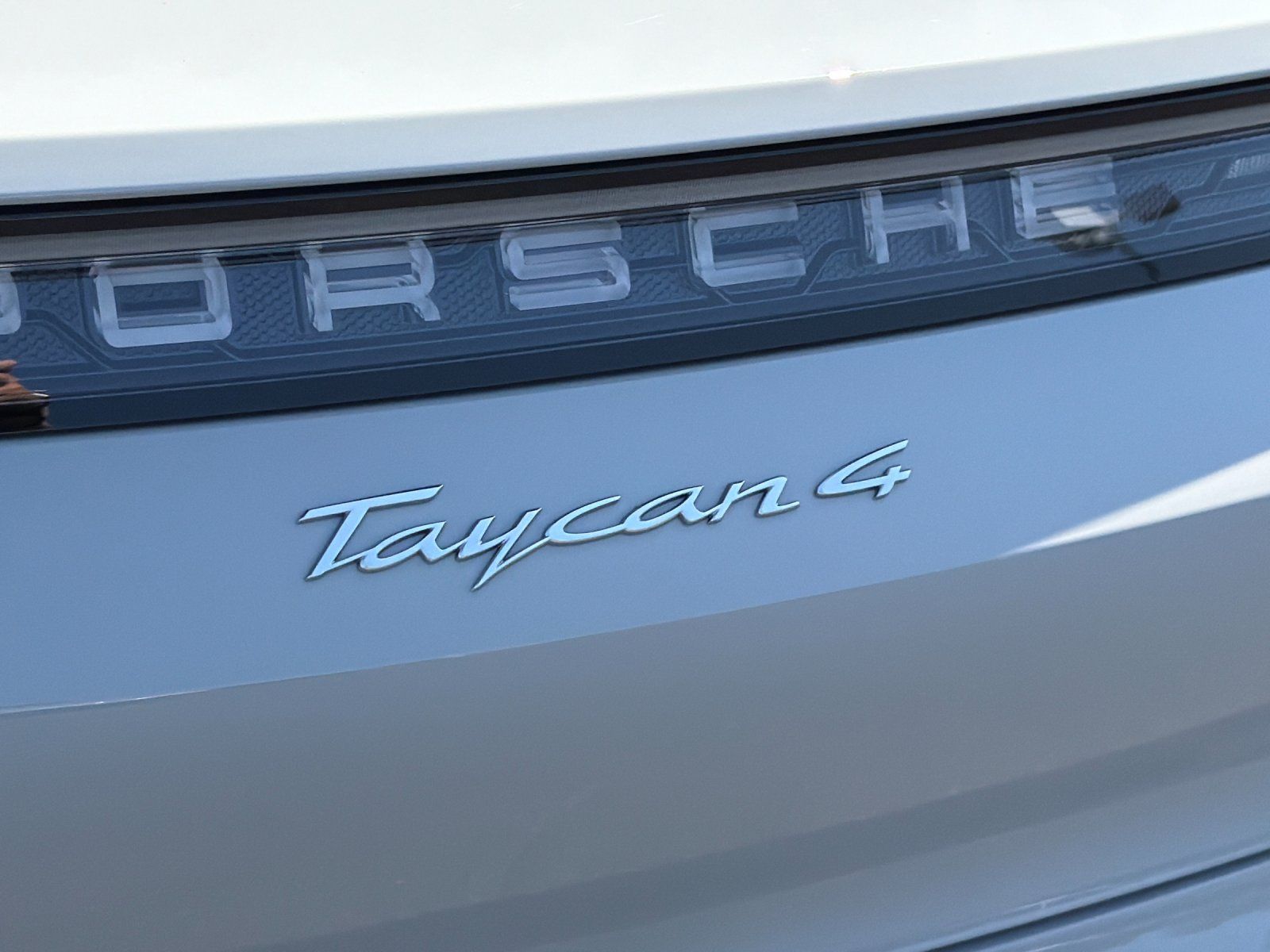2026 Porsche Taycan Base — foto completa 27 de 28