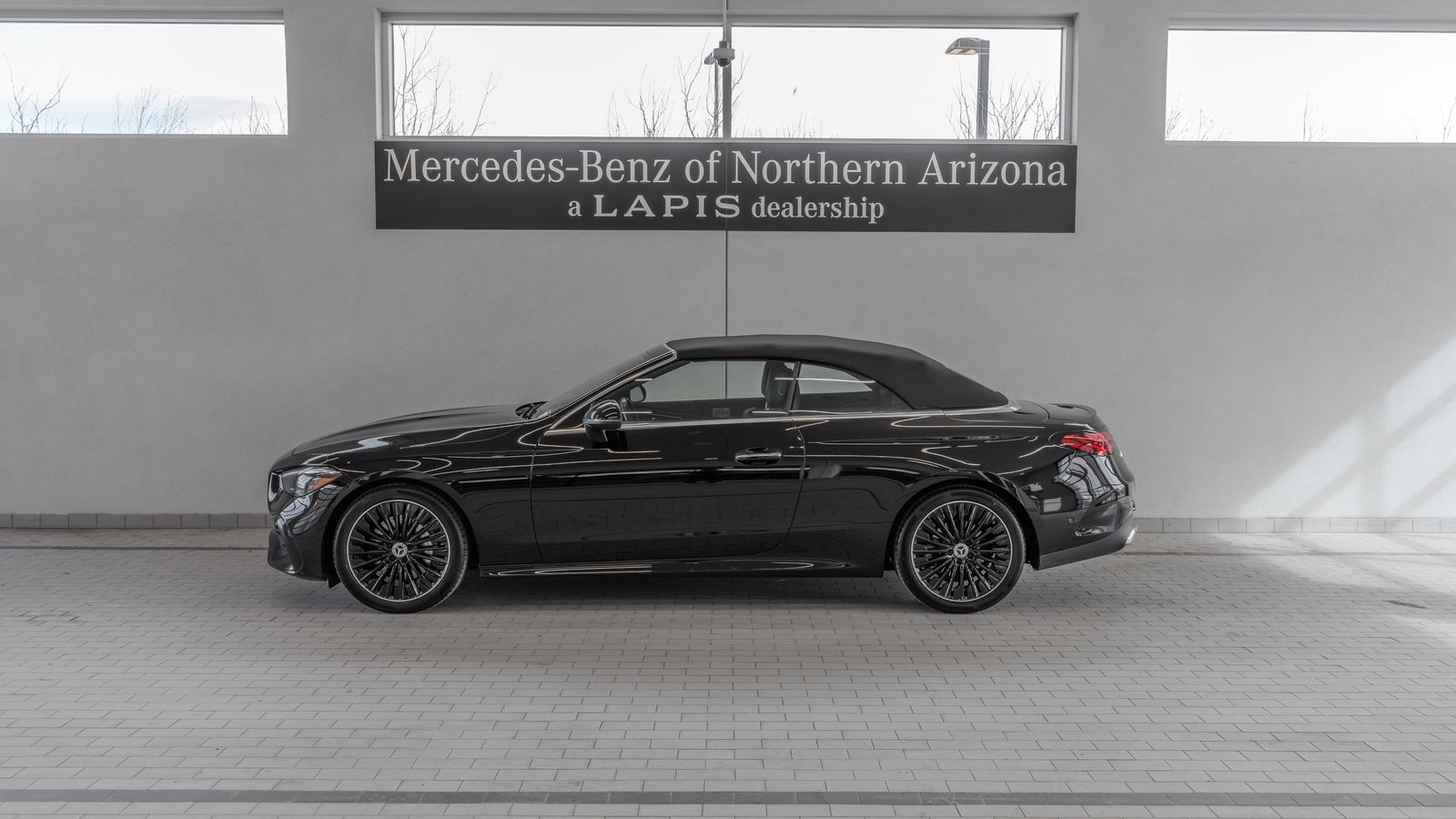 2025 Mercedes-Benz CLE CLE 300 — foto completa 2 de 37