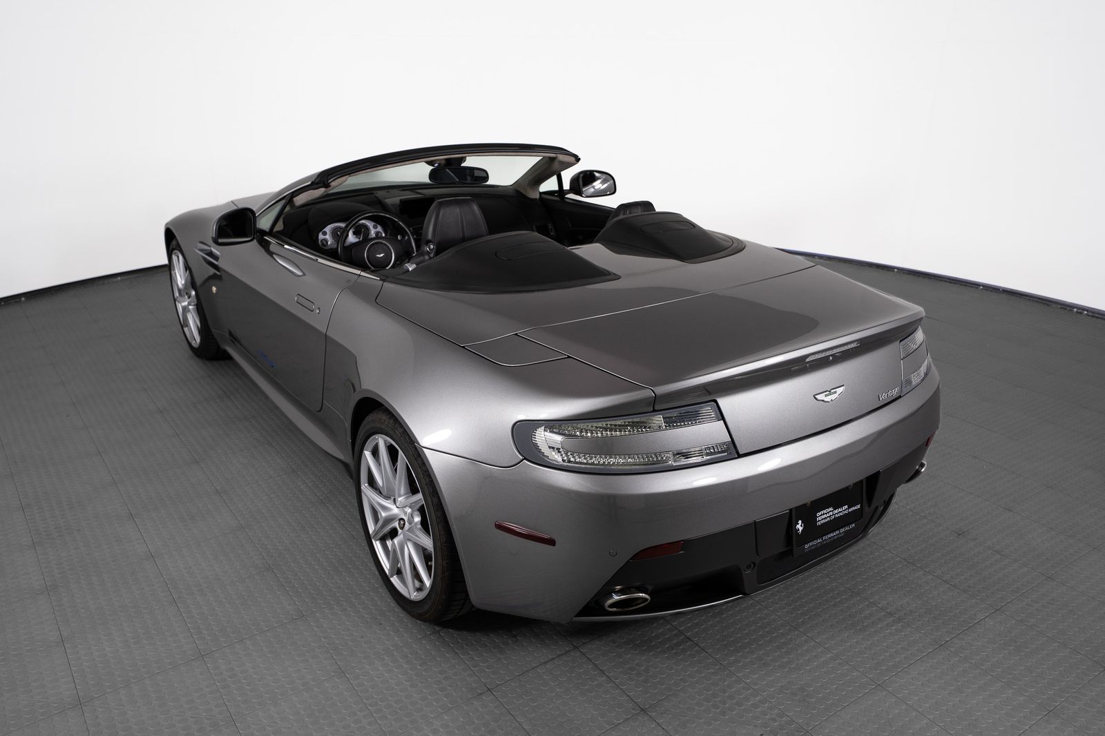 2012 Aston Martin V8 Vantage — foto completa 33 de 50
