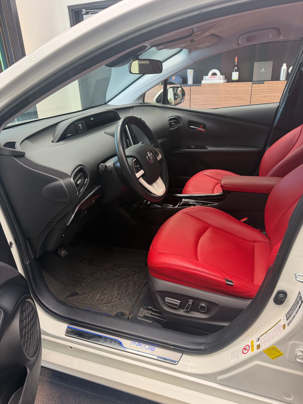 2017 Toyota Prius Prime Premium — full photo 7 of 8
