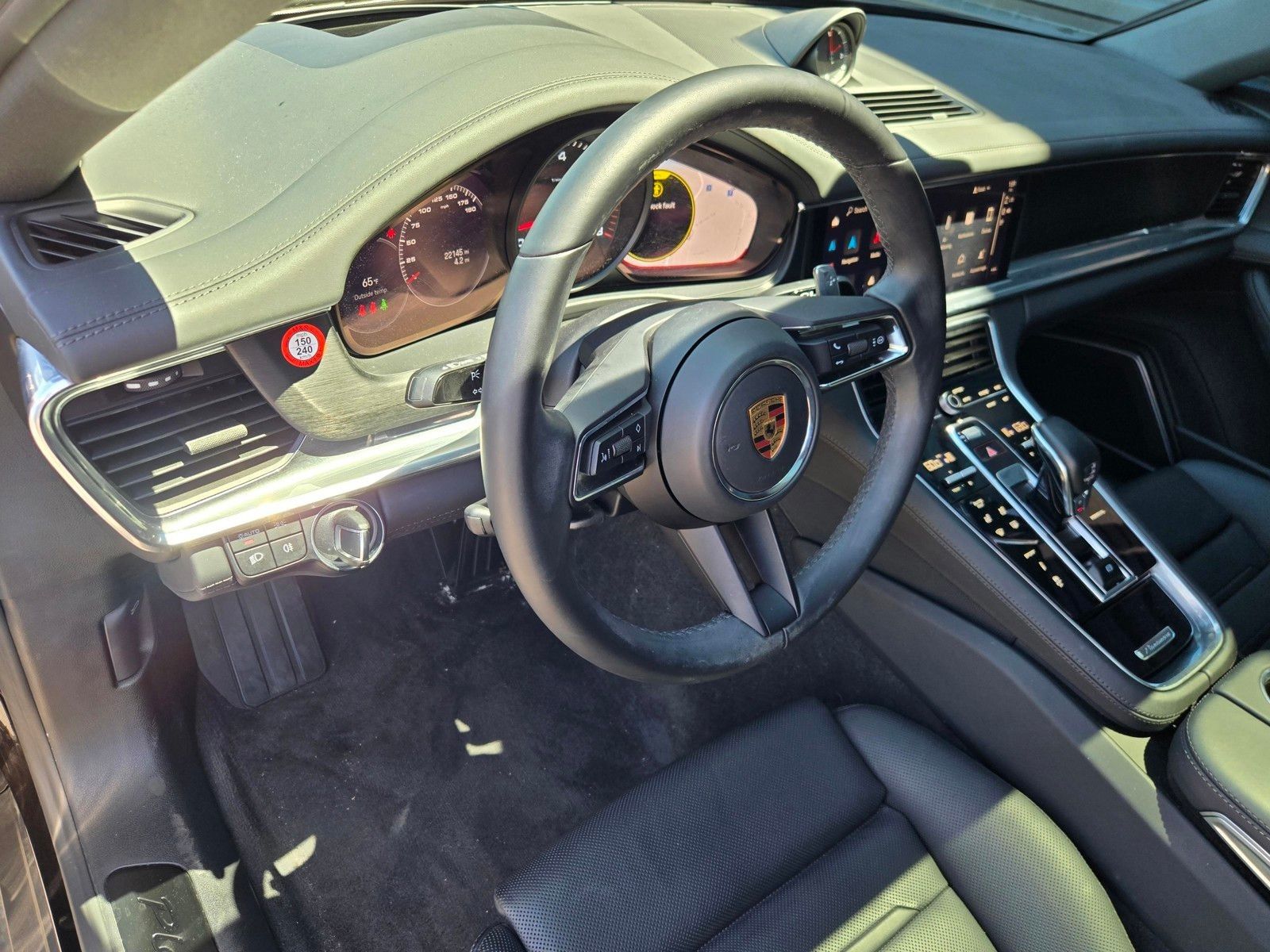 2023 Porsche Panamera 4 Platinum Edition — full photo 4 of 27