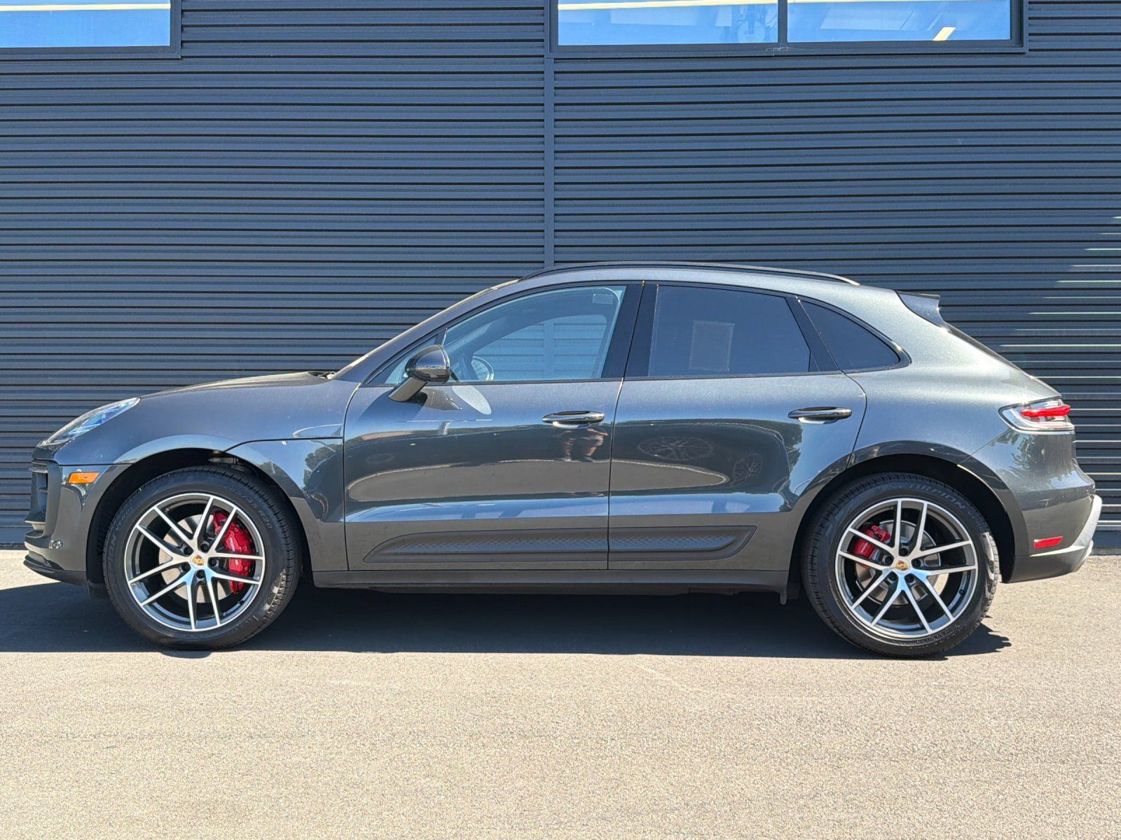 2024 Porsche Macan S — full photo 2 of 27