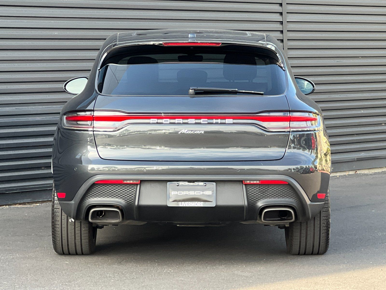 2025 Porsche Macan Base — full photo 7 of 28