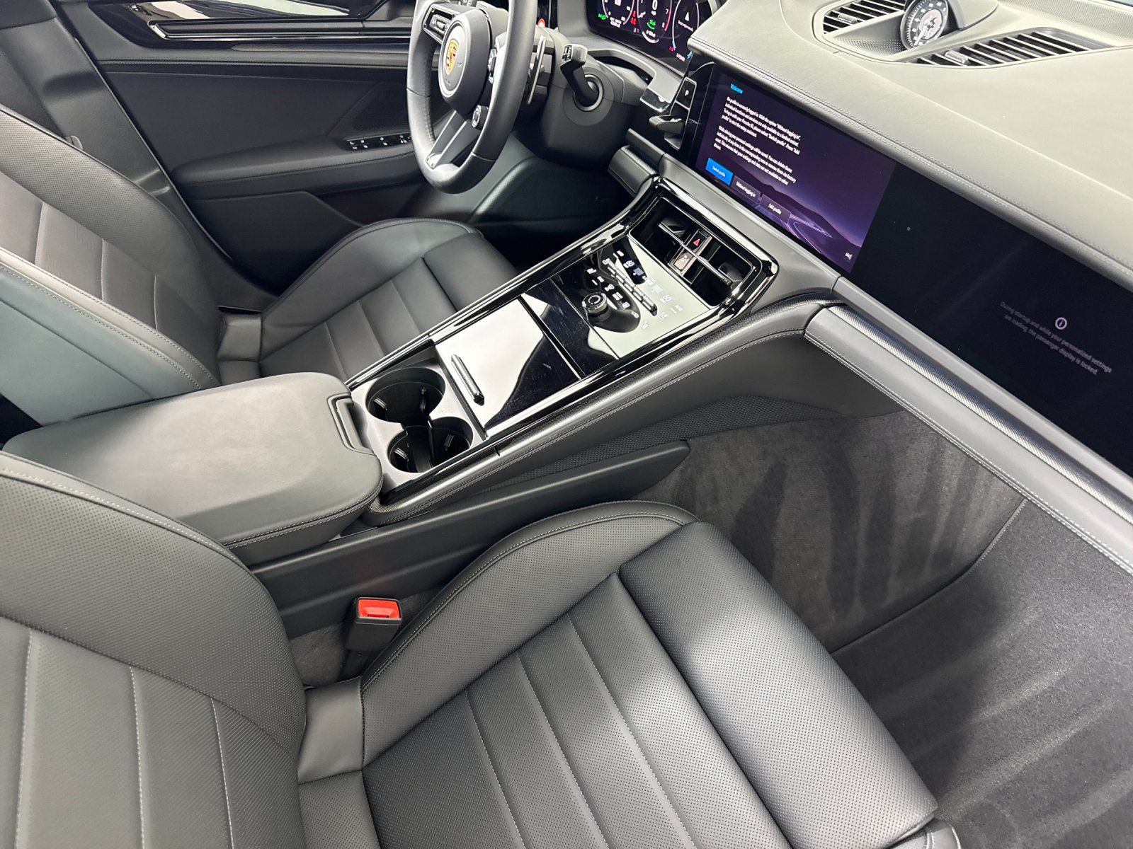 2026 Porsche Panamera E-Hybrid 4 — full photo 17 of 30