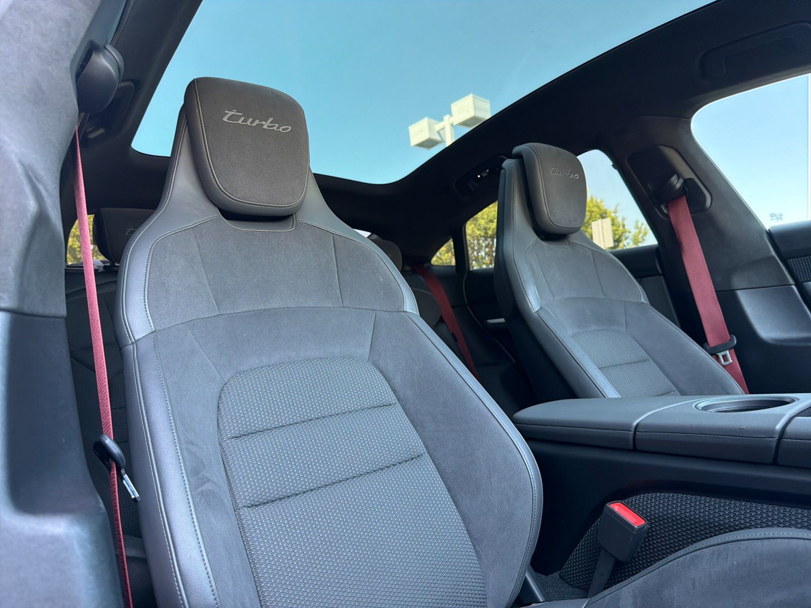 2021 Porsche Taycan Turbo — full photo 16 of 28