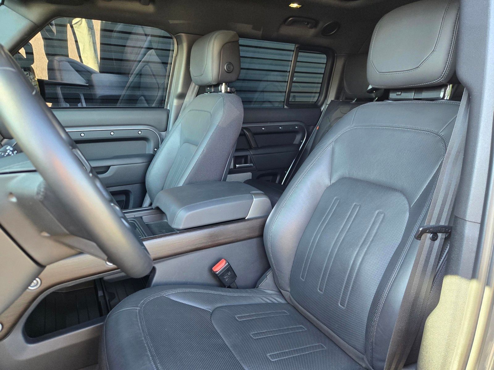 2024 Land Rover Defender 130 X — full photo 19 of 45