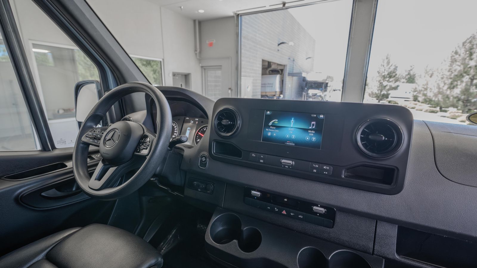 2023 Mercedes-Benz Sprinter 2500 Cargo 144 WB — foto completa 19 de 34