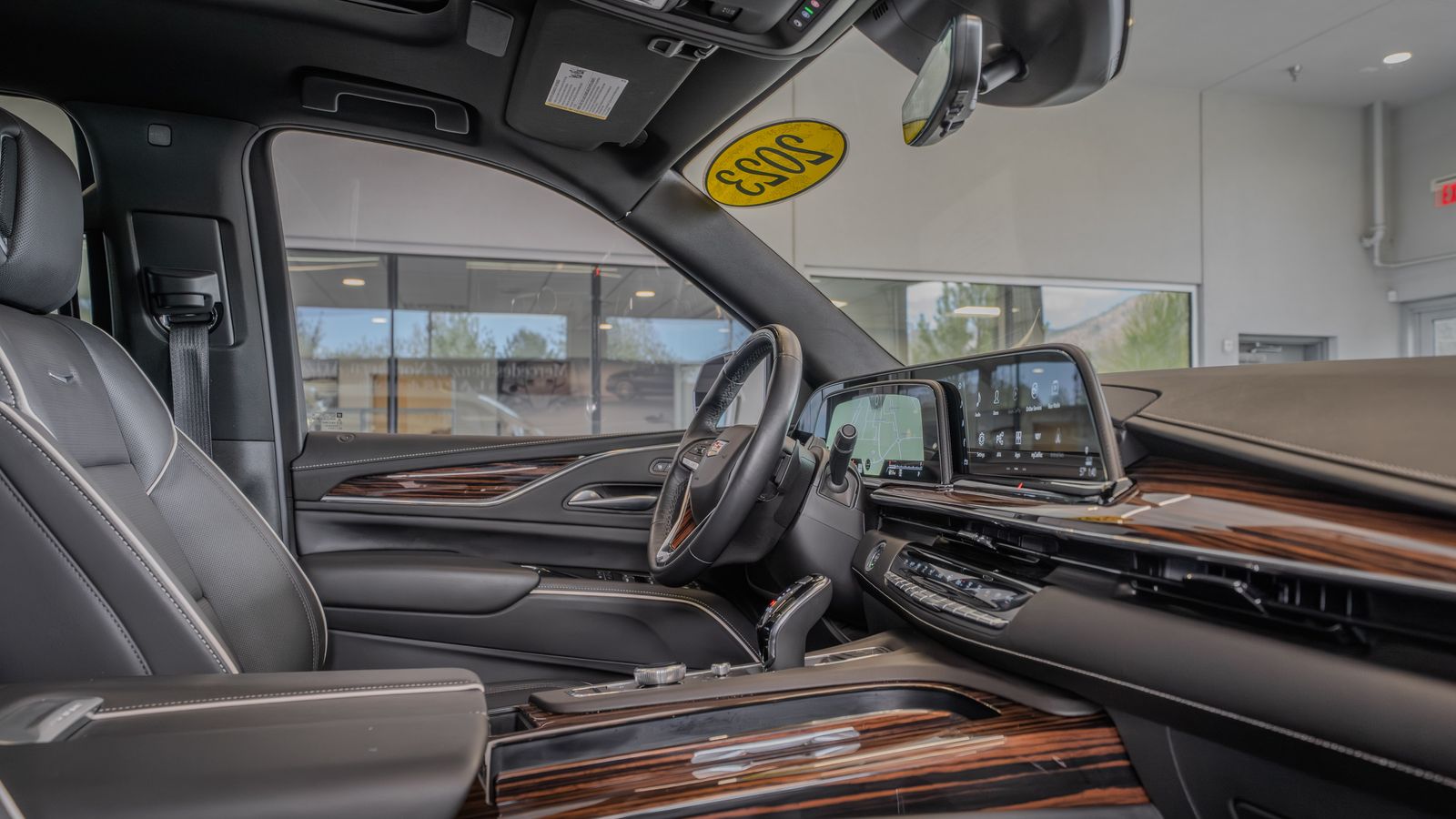 2023 Cadillac Escalade Premium Luxury — foto completa 18 de 35