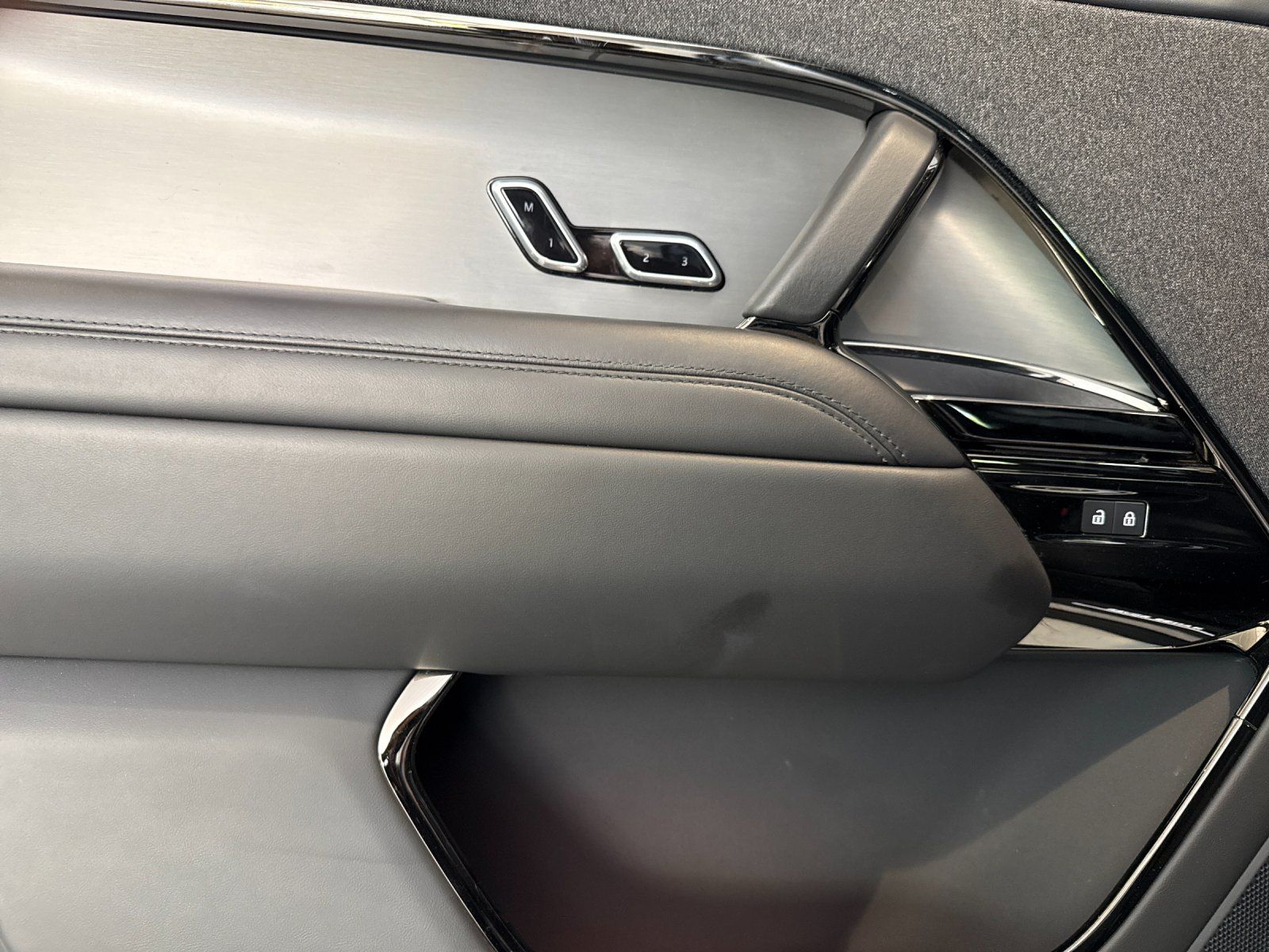 2025 Land Rover Range Rover Sport SE — foto completa 10 de 29