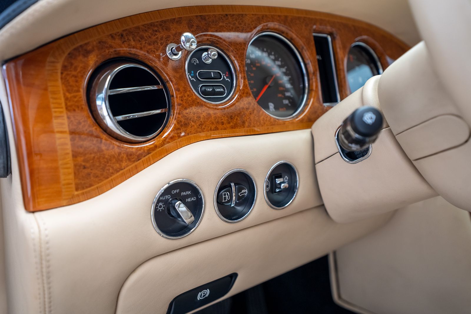 2002 Rolls-Royce Park Ward — foto completa 19 de 31