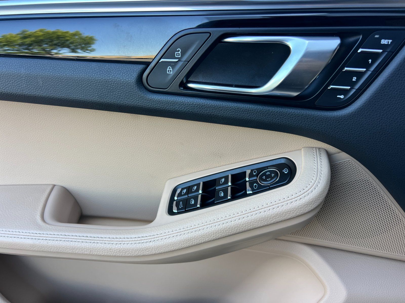 2024 Porsche Macan S — full photo 12 of 28