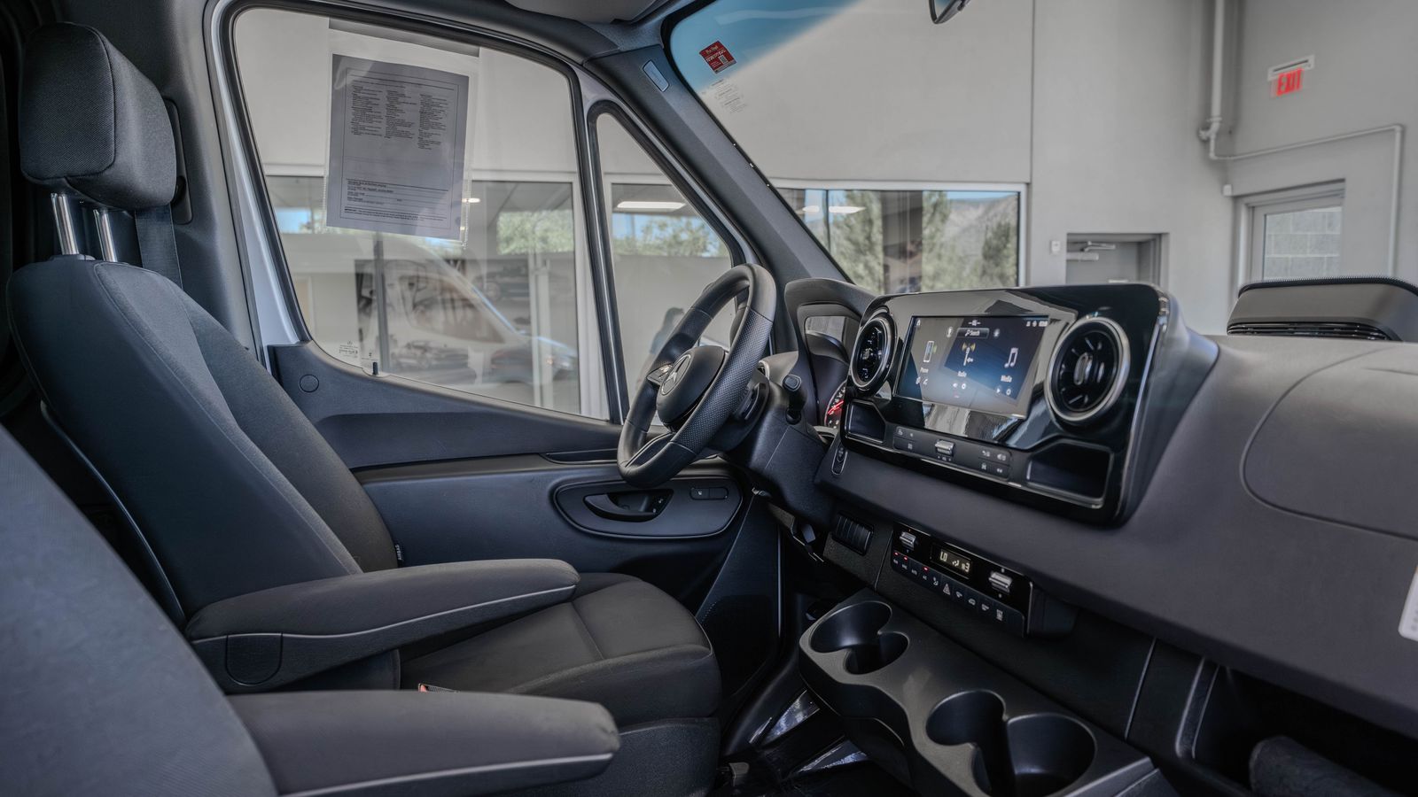 2025 Mercedes-Benz Sprinter 2500 Passenger 170 WB — foto completa 18 de 35