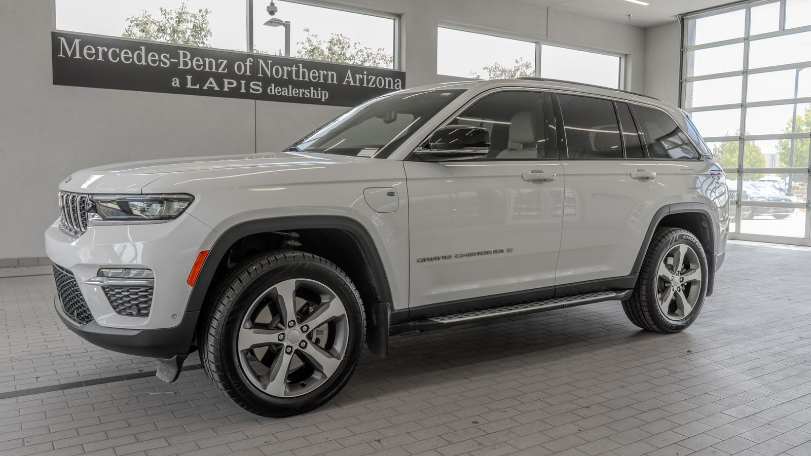 2023 Jeep Grand Cherokee 4xe — full photo 3 of 34