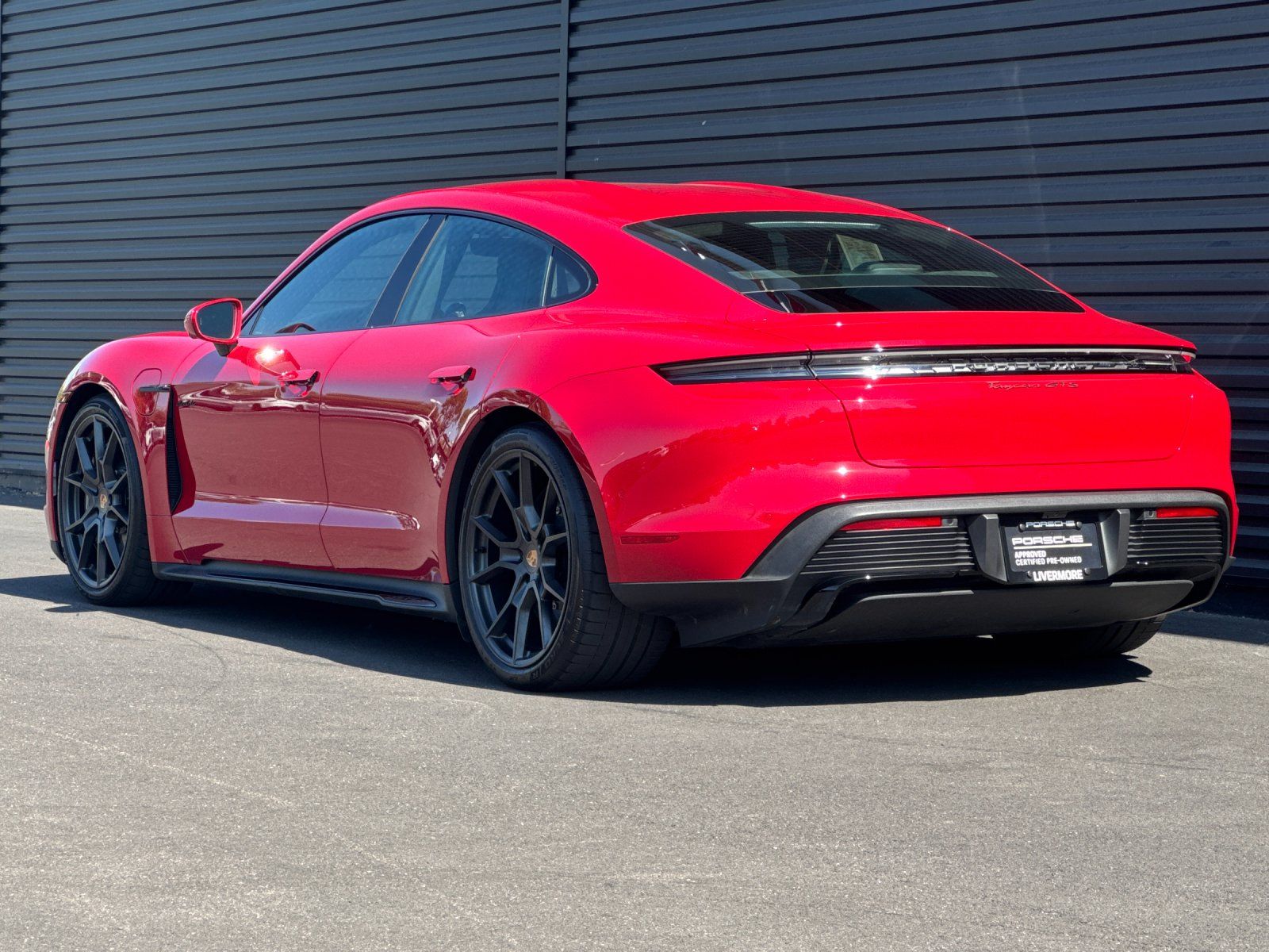 2025 Porsche Taycan GTS — full photo 3 of 28