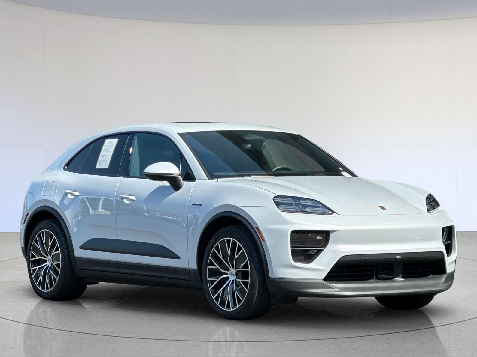 2025 Porsche Macan Electric Base — foto completa 11 de 30