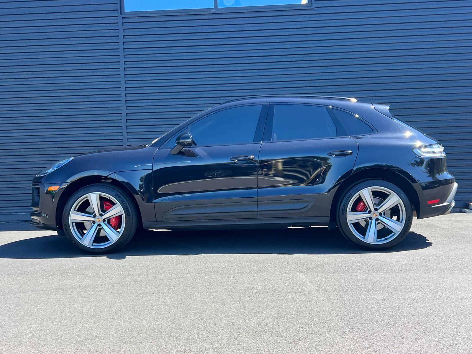 2024 Porsche Macan S — full photo 2 of 28