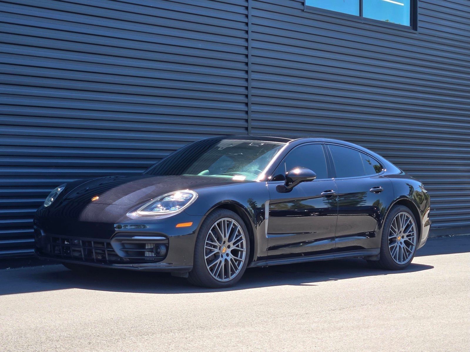 2023 Porsche Panamera 4 Platinum Edition — full photo 1 of 27