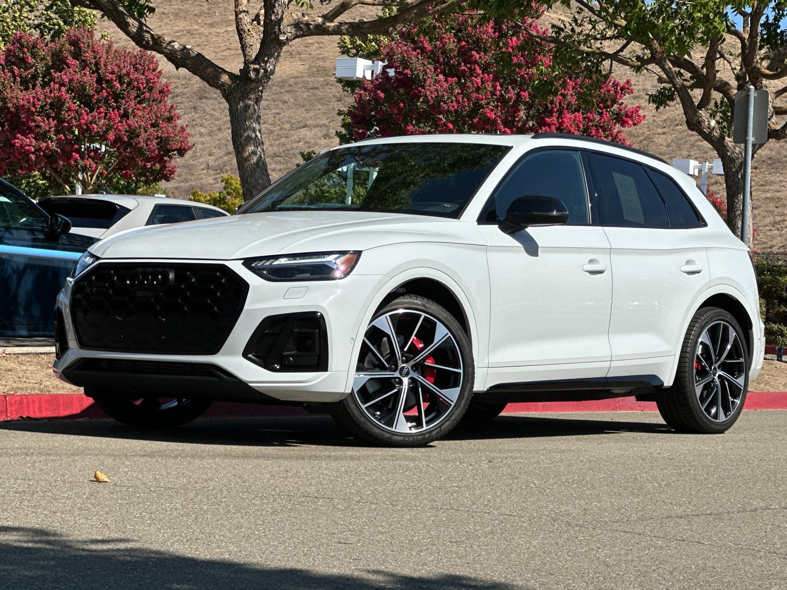 2023 Audi SQ5 Prestige — full photo 1 of 28