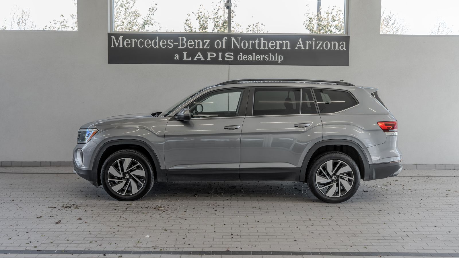 2024 Volkswagen Atlas 2.0T SE w/Technology — foto completa 2 de 35