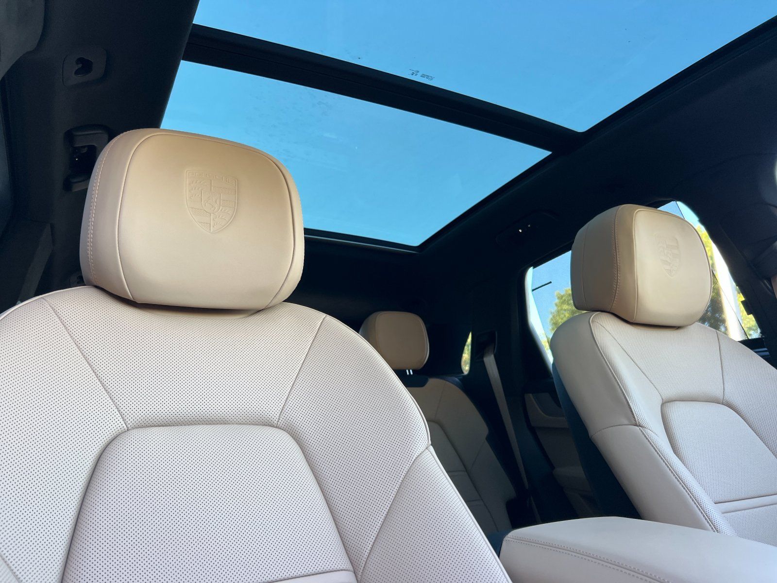 2026 Porsche Cayenne GTS — full photo 17 of 29