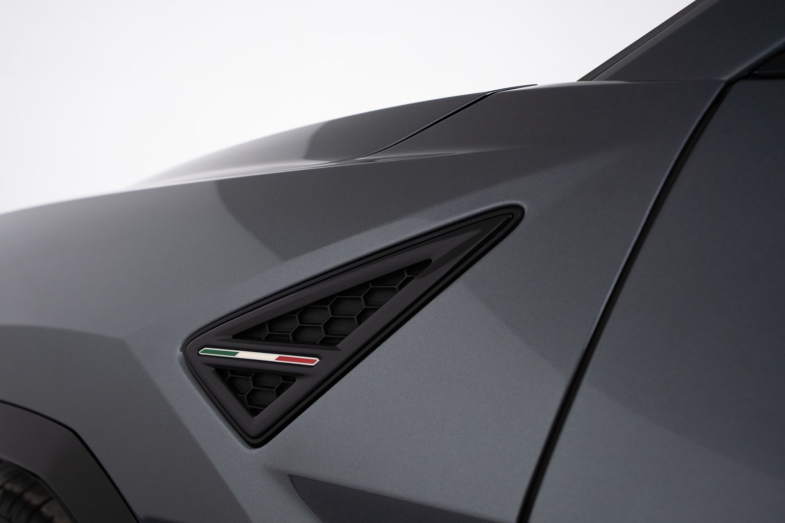 2020 Lamborghini Urus — foto completa 10 de 53