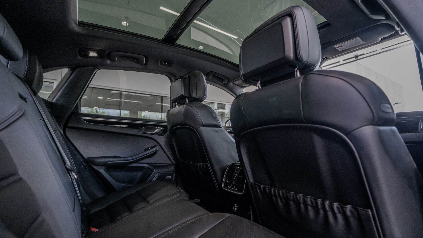 2023 Porsche Macan Base — foto completa 28 de 35