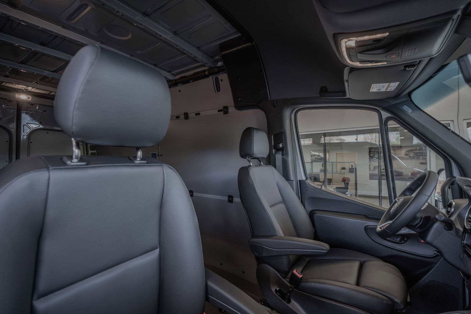 2025 Mercedes-Benz Sprinter 2500 Cargo 144 WB — foto completa 31 de 34
