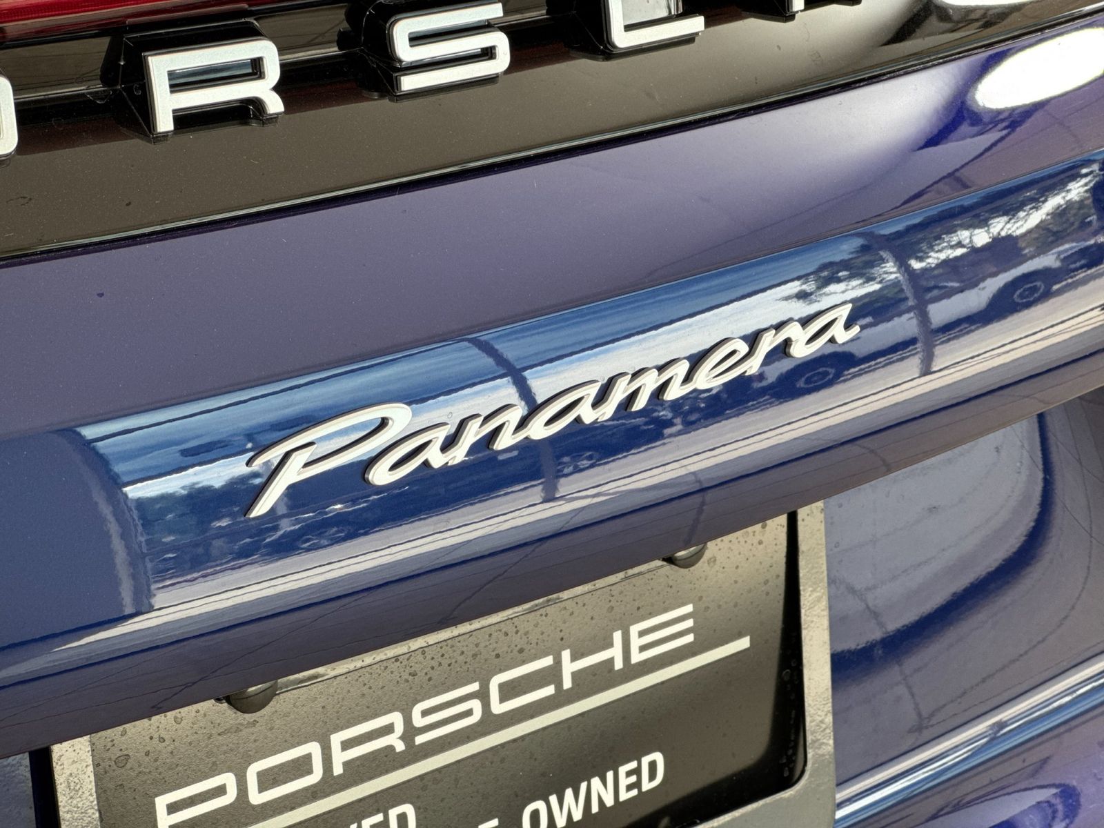 2025 Porsche Panamera 4 — full photo 27 of 29