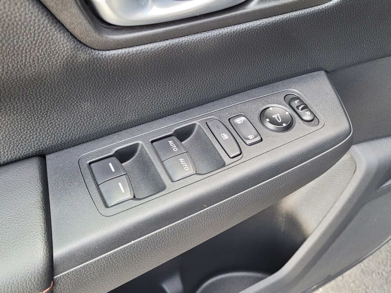 2025 Honda CR-V Hybrid Sport — foto completa 19 de 28