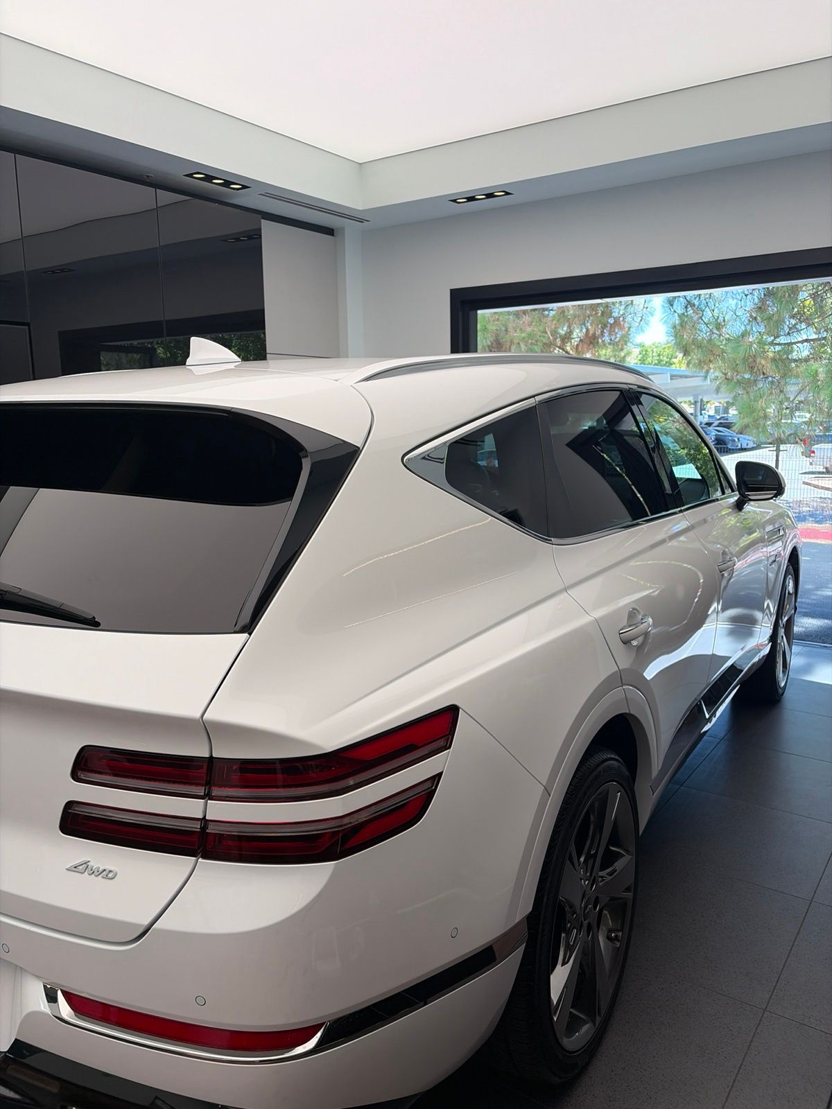 2024 Genesis GV80 2.5T — full photo 5 of 10