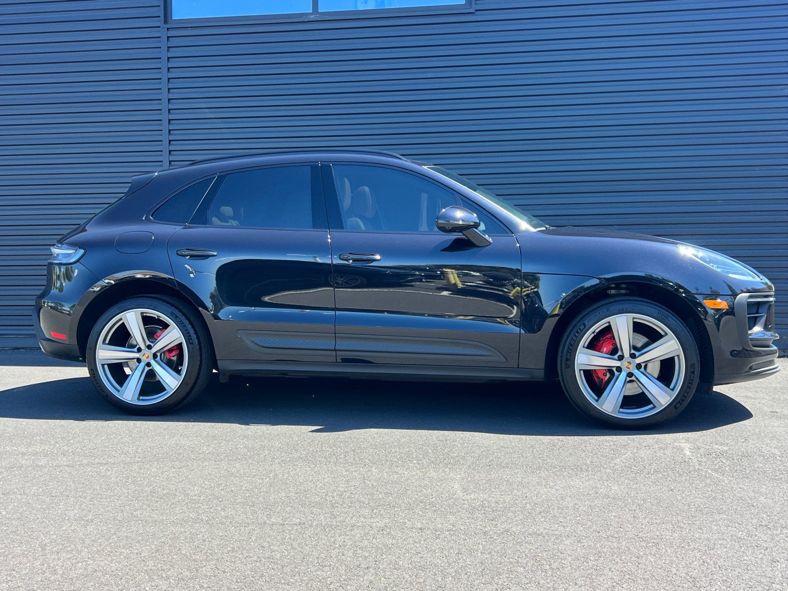 2024 Porsche Macan S — full photo 9 of 28