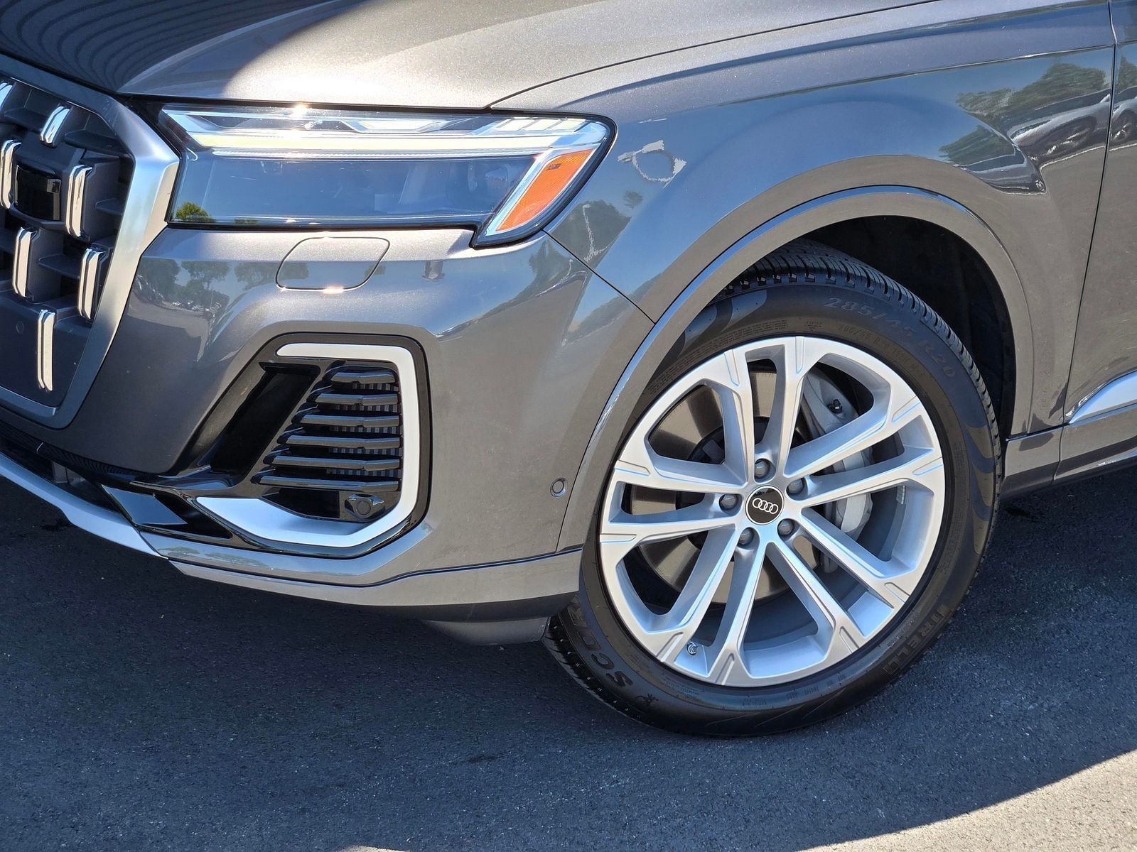 2025 Audi Q7 55 Premium Plus — foto completa 9 de 45