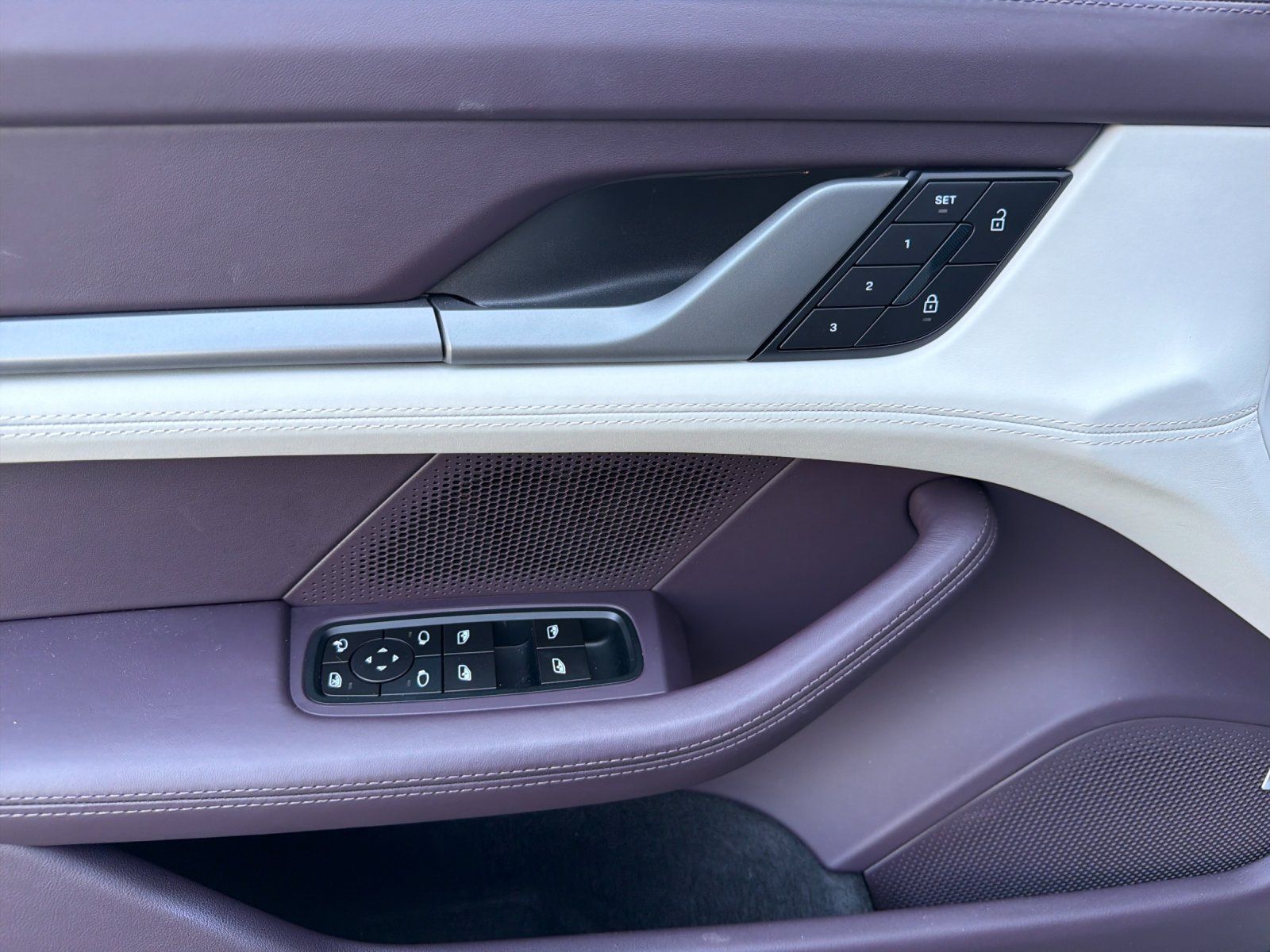 2026 Porsche Taycan Base — foto completa 12 de 28