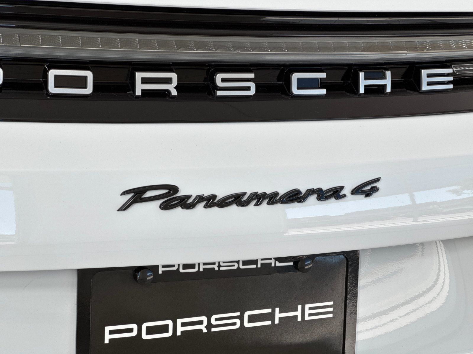 2026 Porsche Panamera E-Hybrid 4 — full photo 29 of 30