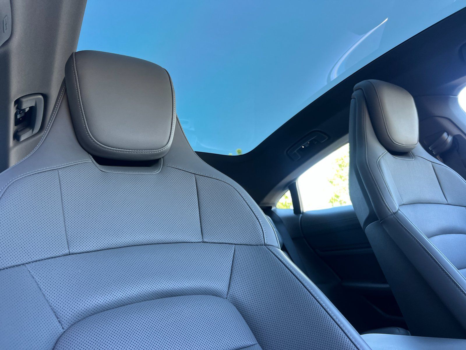2024 Porsche Taycan 4S — full photo 17 of 29