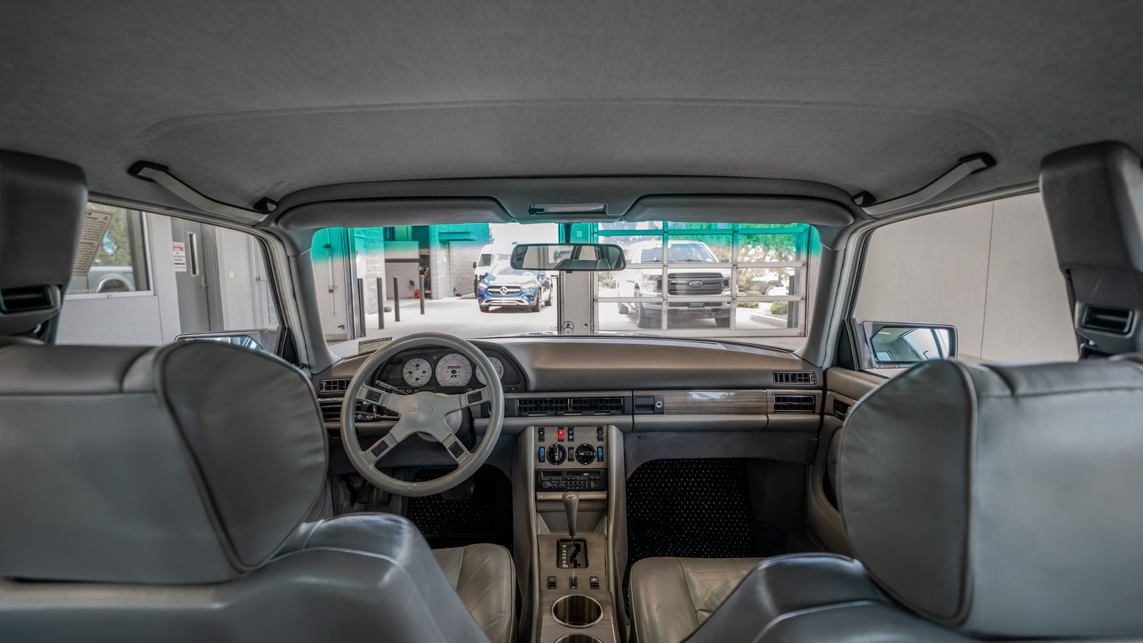 1984 Mercedes 500 SEL — foto completa 26 de 46