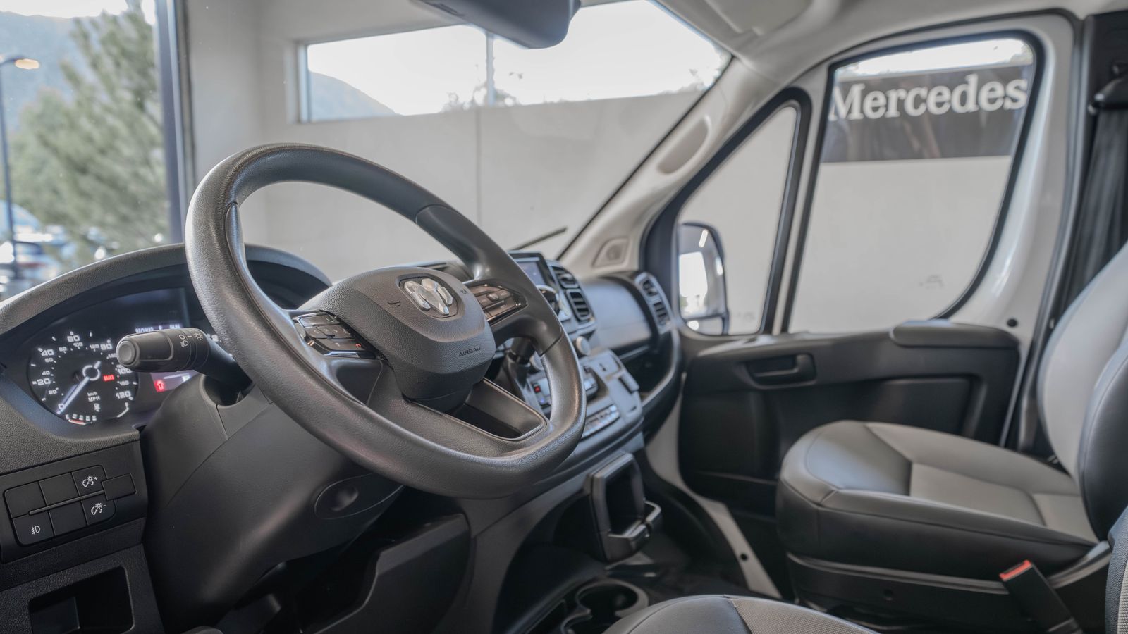 2025 Ram ProMaster 2500 High Roof — foto completa 7 de 34