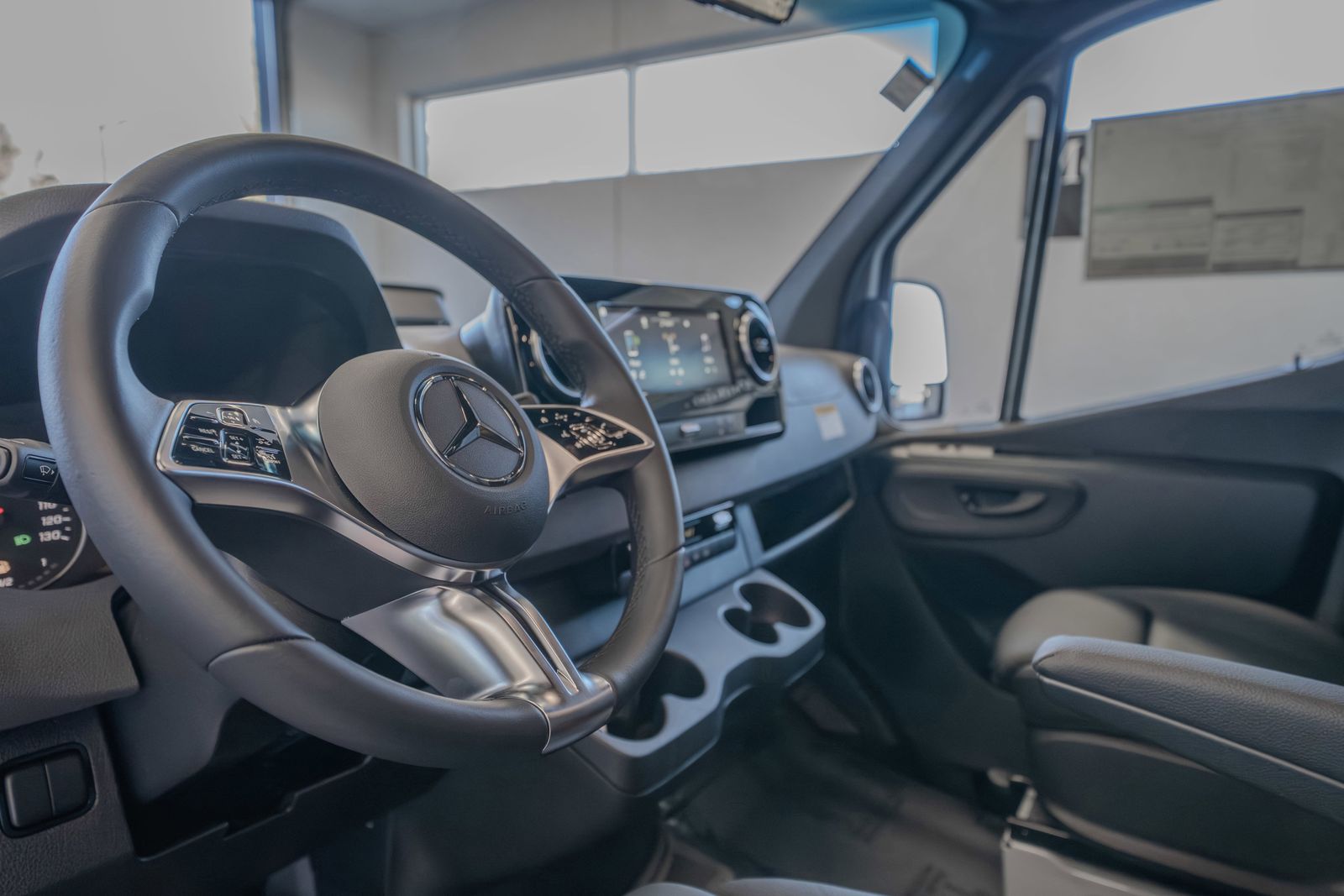 2025 Mercedes-Benz Sprinter 2500 Cargo 144 WB — full photo 7 of 34