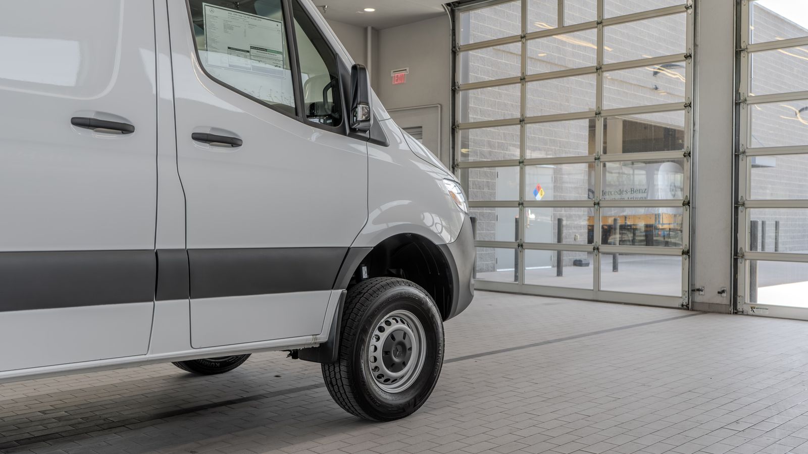 2025 Mercedes-Benz Sprinter 2500 Cargo 144 WB — foto completa 30 de 35