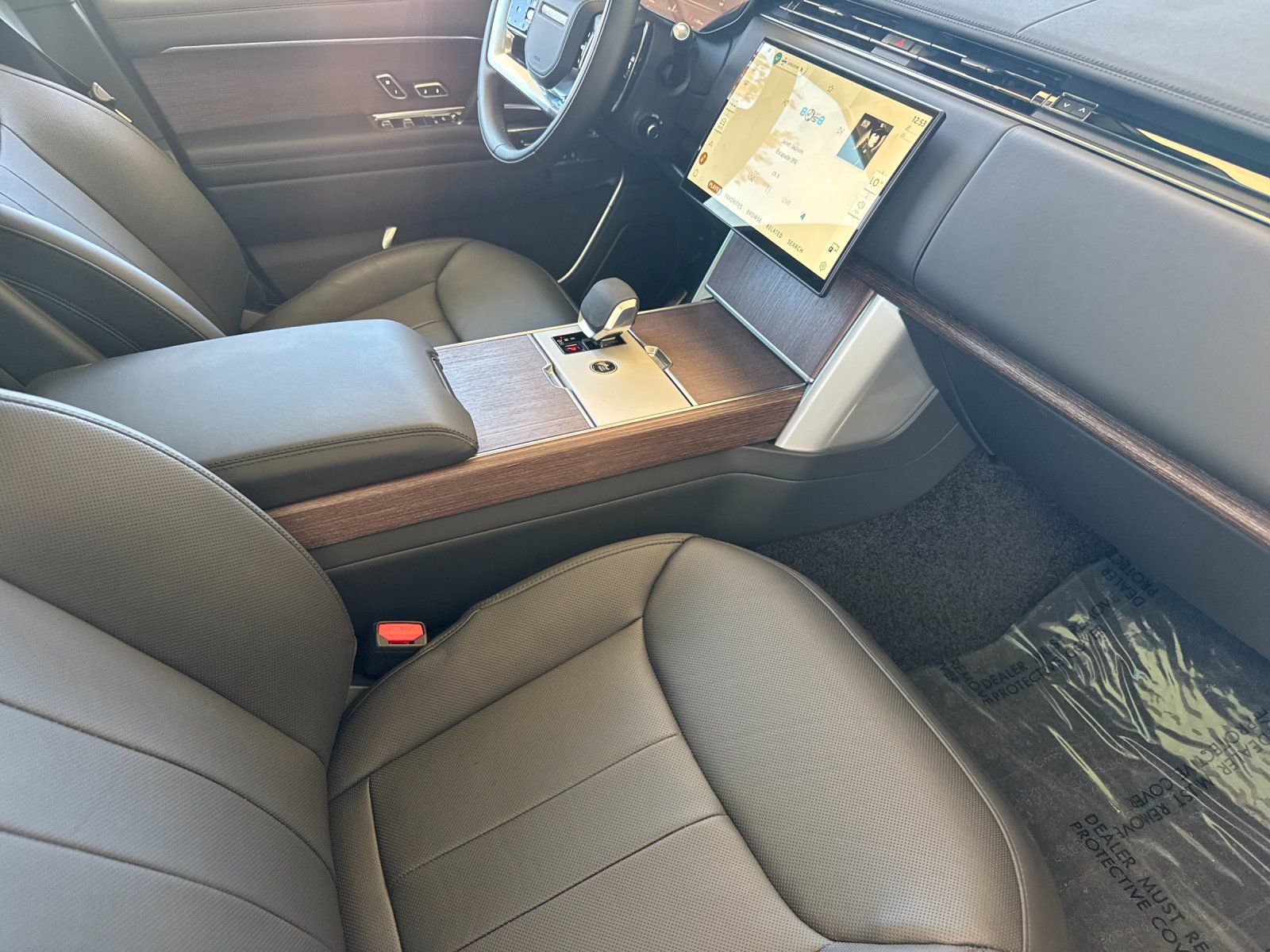 2025 Land Rover Range Rover SE — foto completa 15 de 29