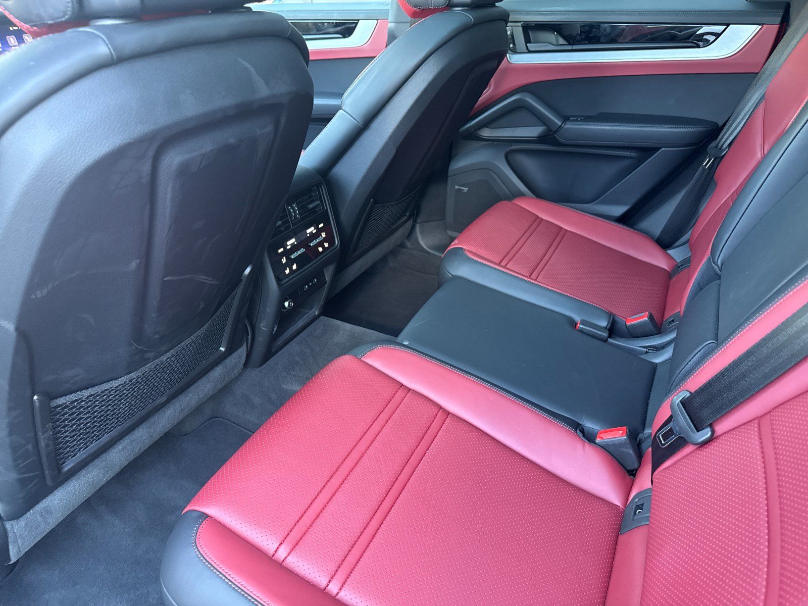 2026 Porsche Cayenne Coupe S — full photo 13 of 28