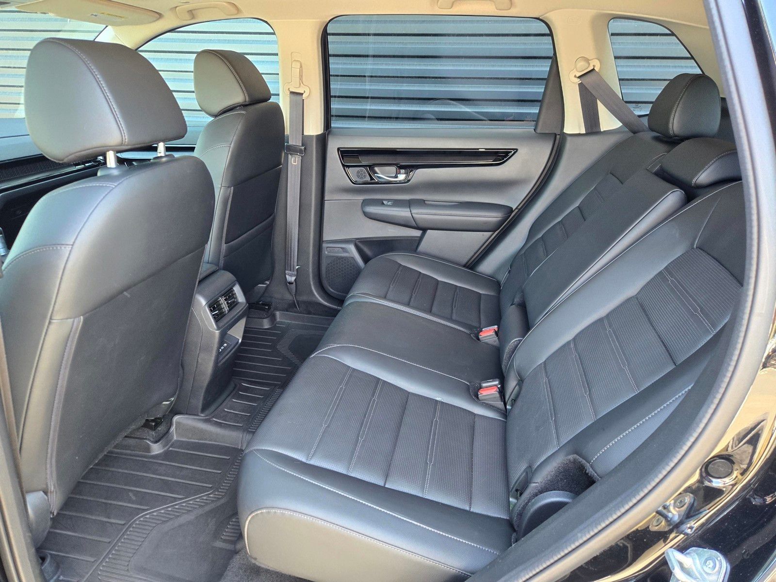 2025 Honda CR-V EX-L — full photo 11 of 28