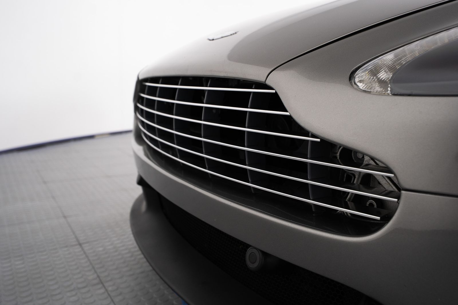 2012 Aston Martin V8 Vantage — foto completa 11 de 50