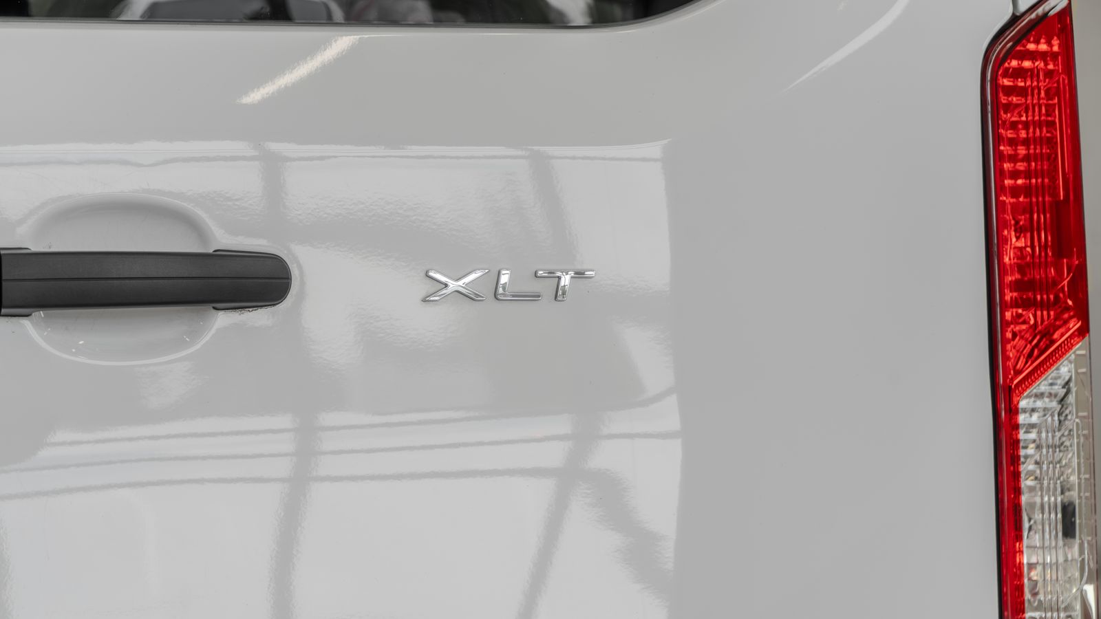 2024 Ford Transit-350 XLT — full photo 24 of 35