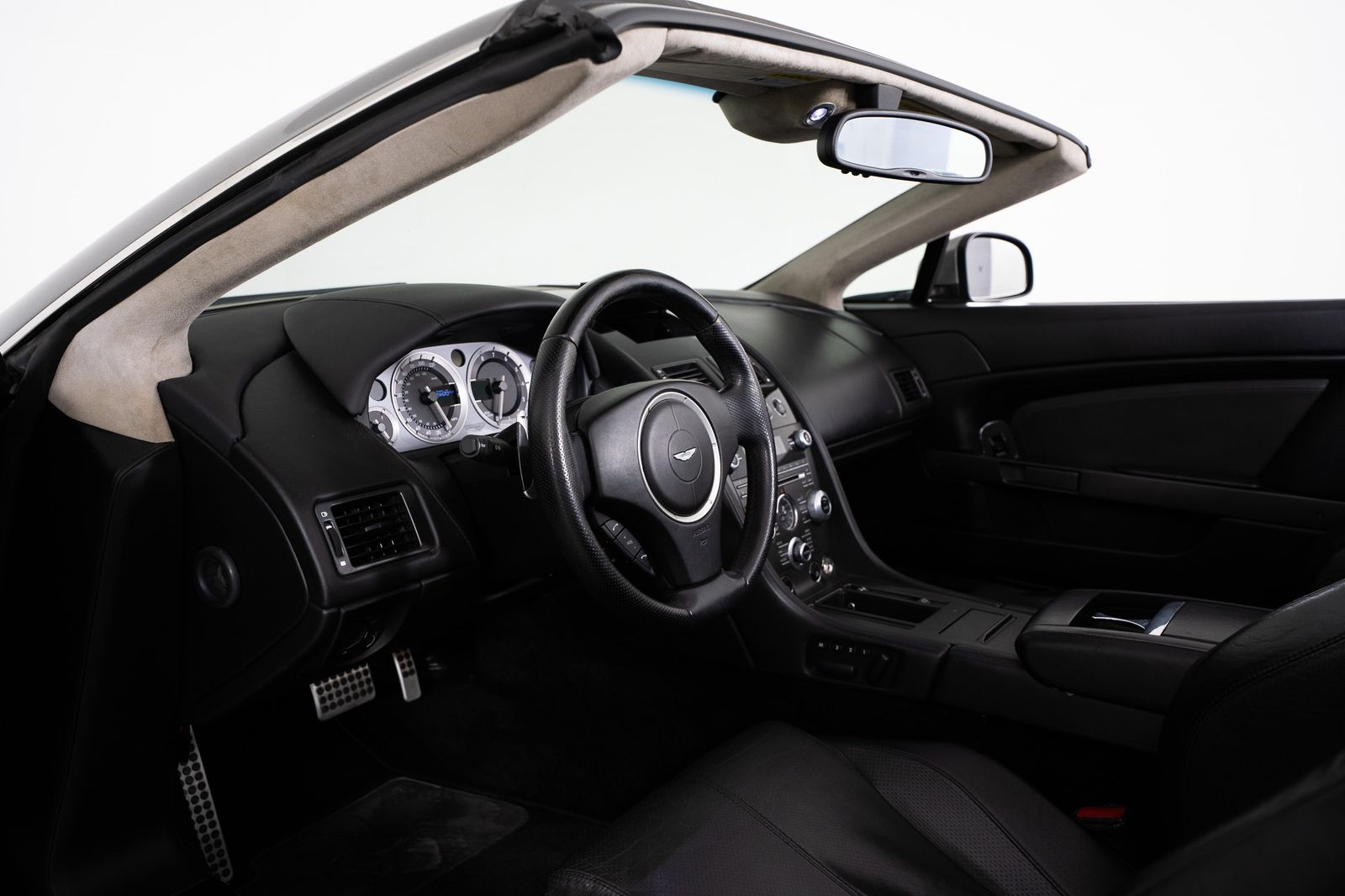 2012 Aston Martin V8 Vantage — full photo 16 of 50