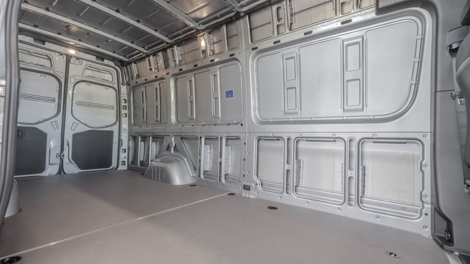 2025 Mercedes-Benz Sprinter 2500 Cargo 170 WB — foto completa 34 de 36