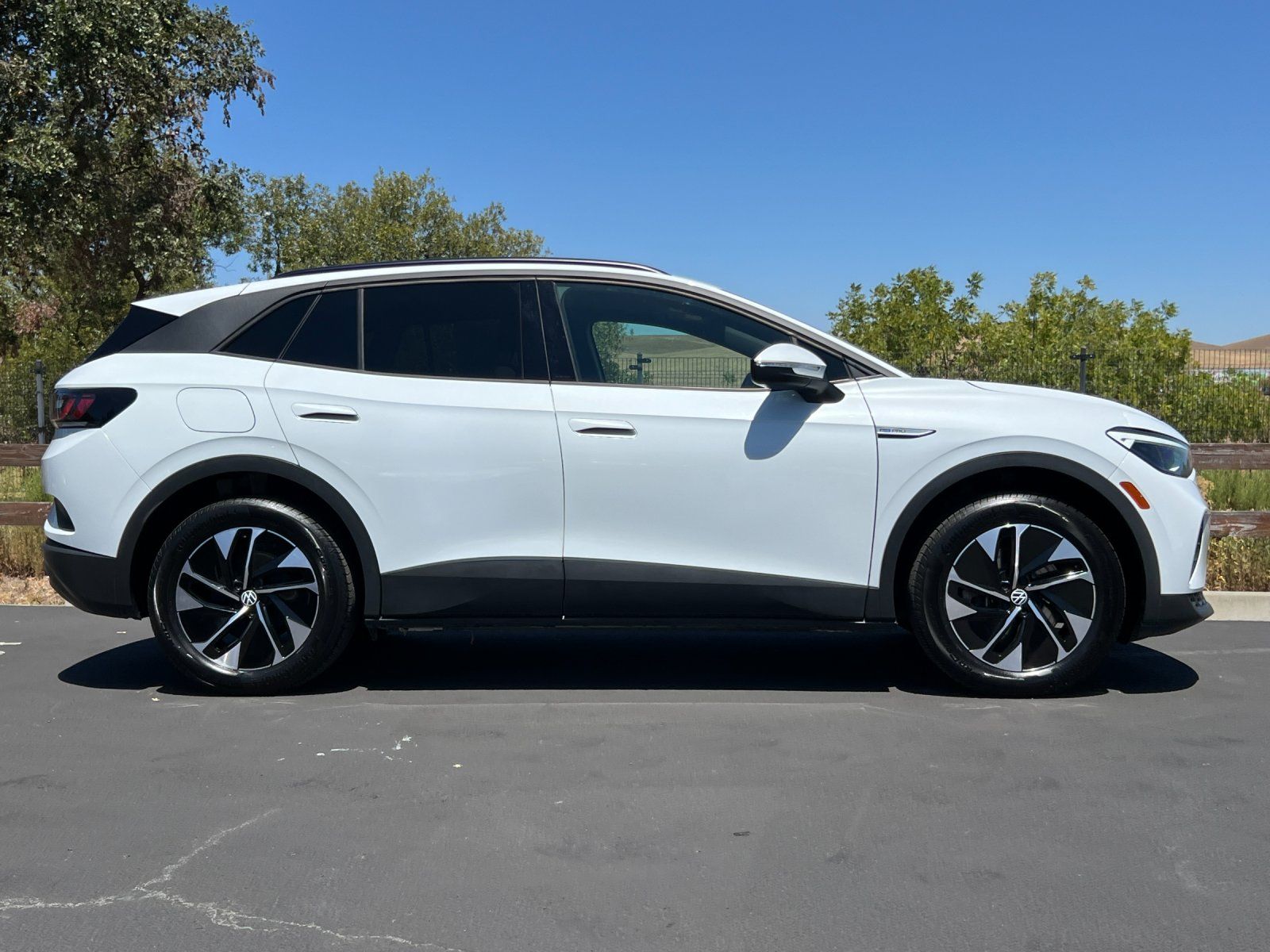 2022 Volkswagen ID.4 Pro — foto completa 7 de 28