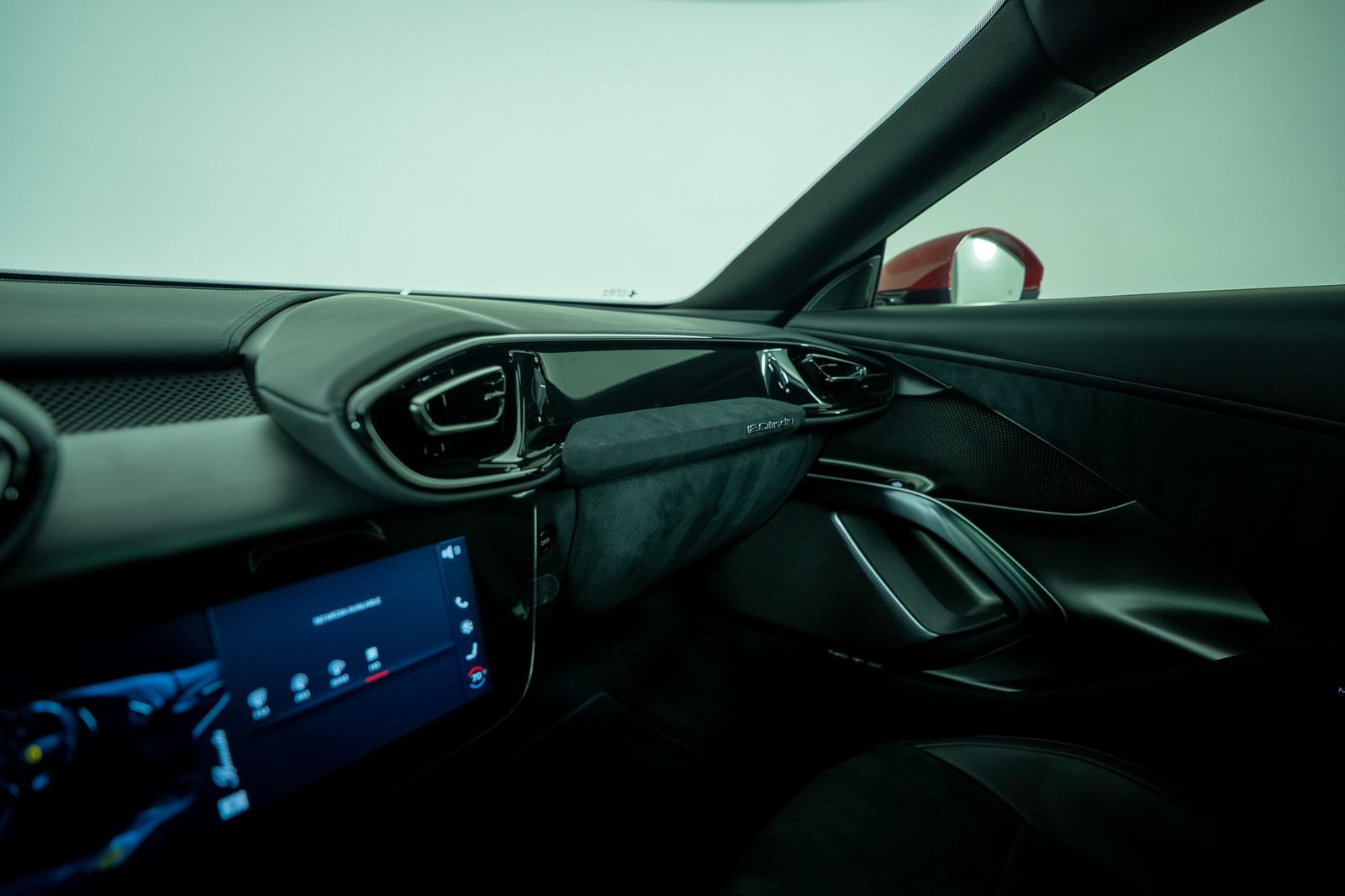 2025 Ferrari 12Cilindri — full photo 39 of 51