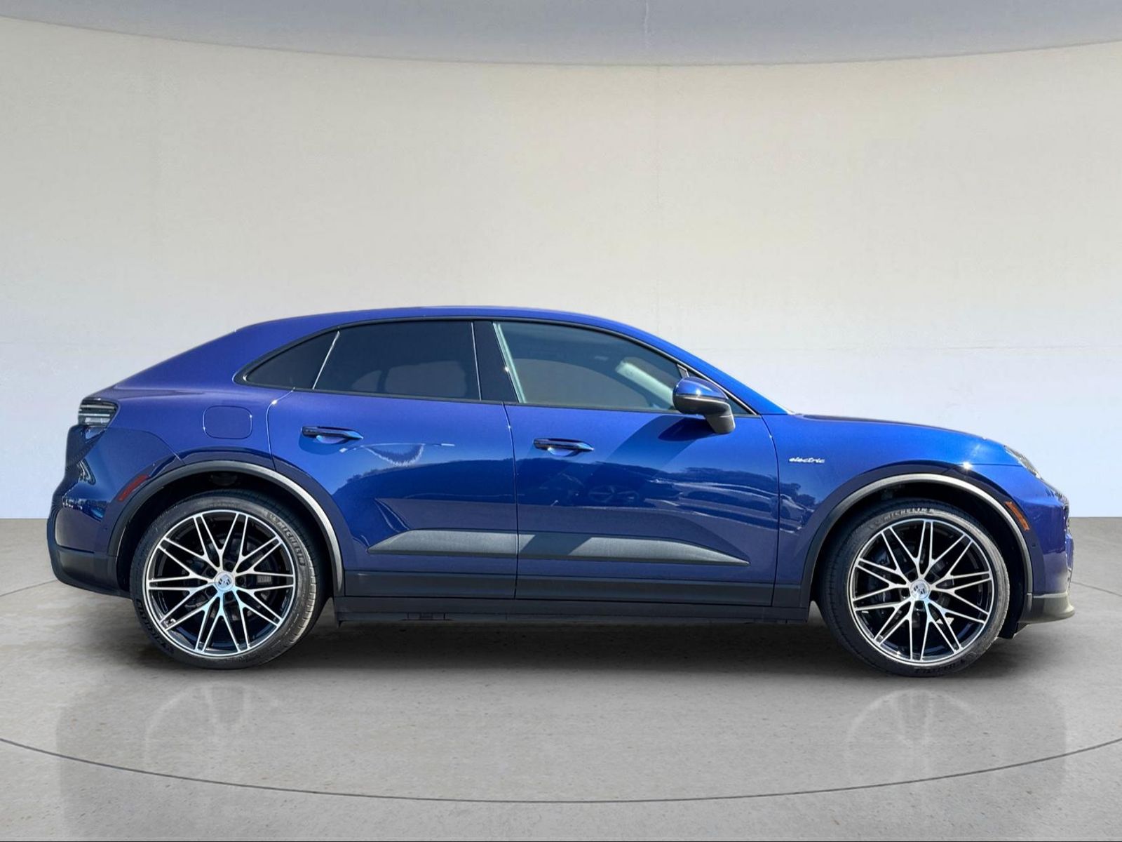 2025 Porsche Macan Electric 4 — foto completa 10 de 29